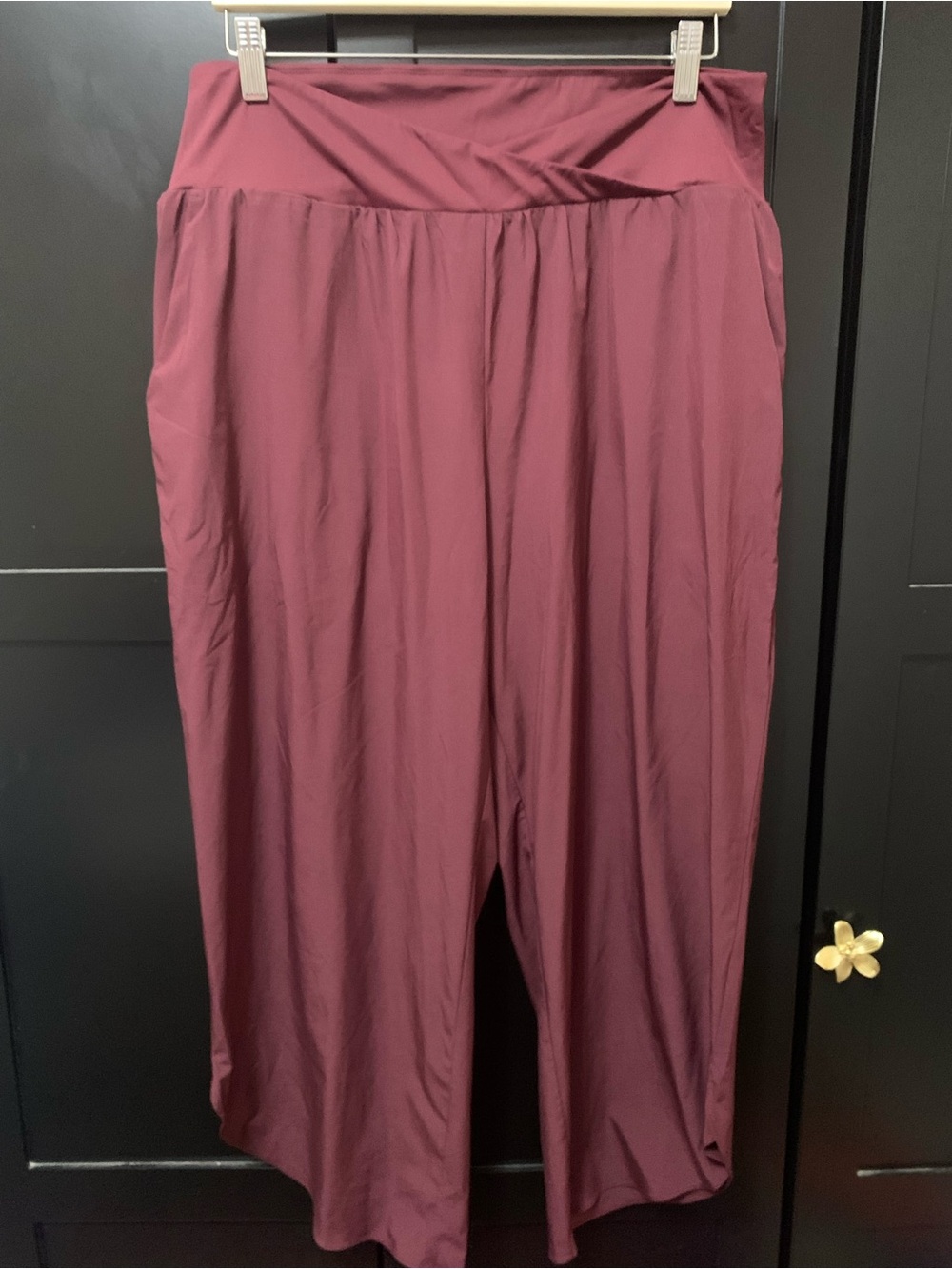 HALARA Wide-Leg Pull-On Pants Burgundy Athleisure cropped comfy cool